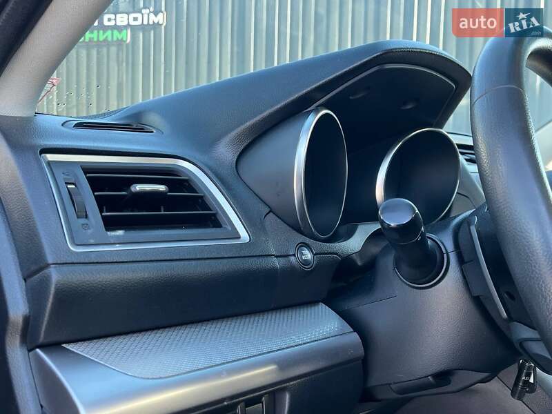 Седан Subaru Legacy 2015 в Львове