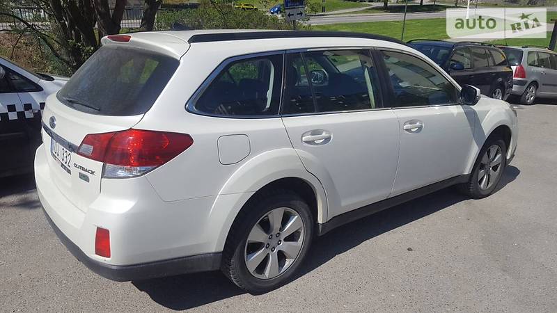 Subaru Outback 2012 року