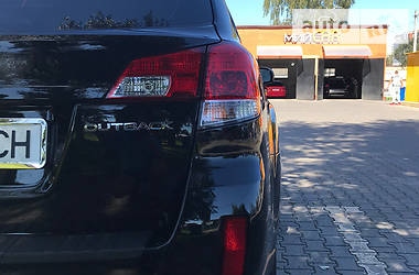 Позашляховик / Кросовер Subaru Outback 2014 в Хмельницькому