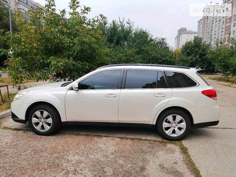 Внедорожник / Кроссовер Subaru Outback 2011 в Броварах