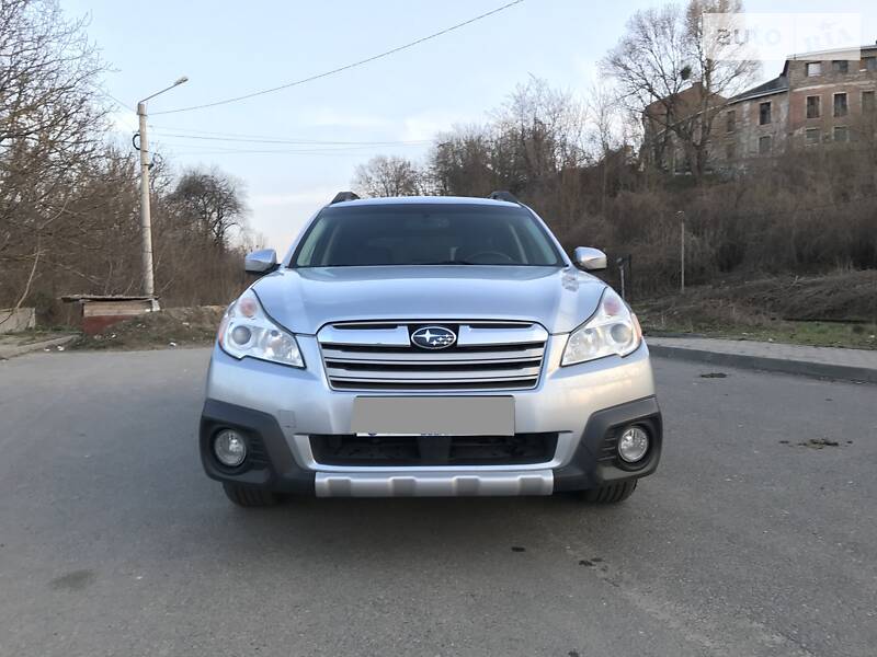 Універсал Subaru Outback 2013 в Чернівцях