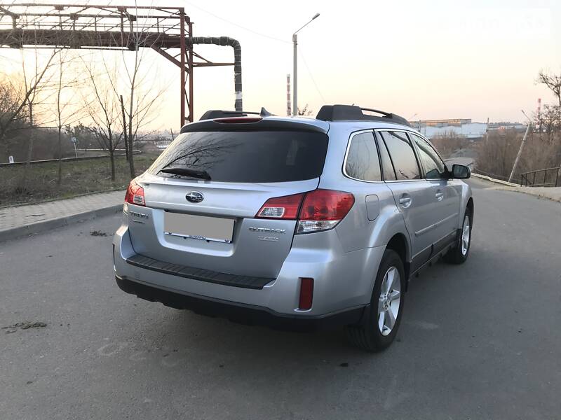 Універсал Subaru Outback 2013 в Чернівцях
