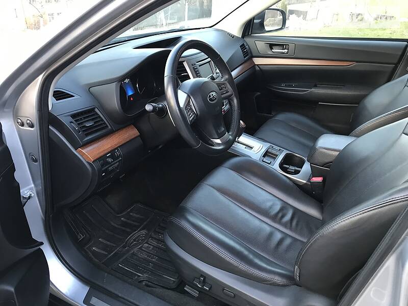 Універсал Subaru Outback 2013 в Чернівцях