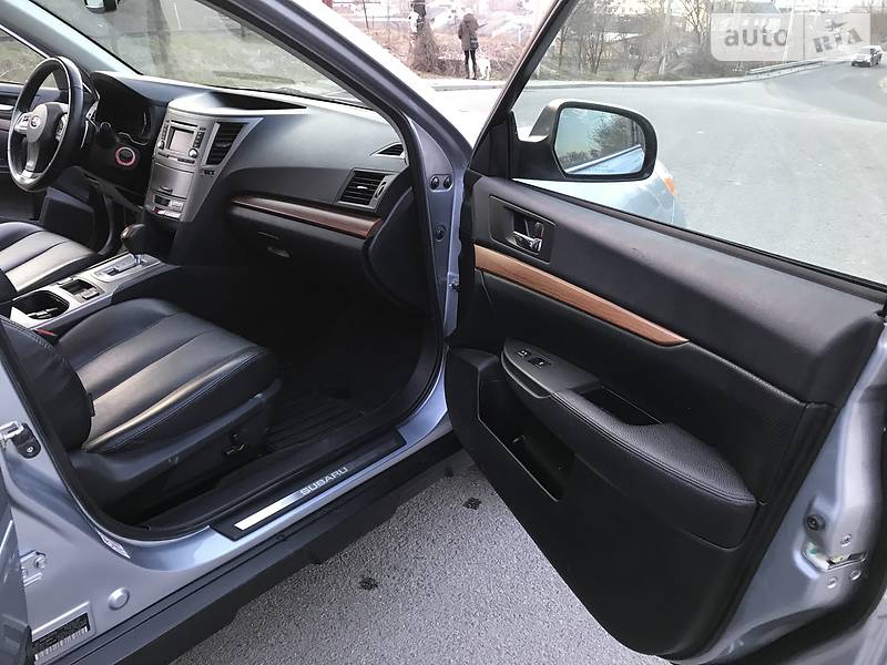 Універсал Subaru Outback 2013 в Чернівцях
