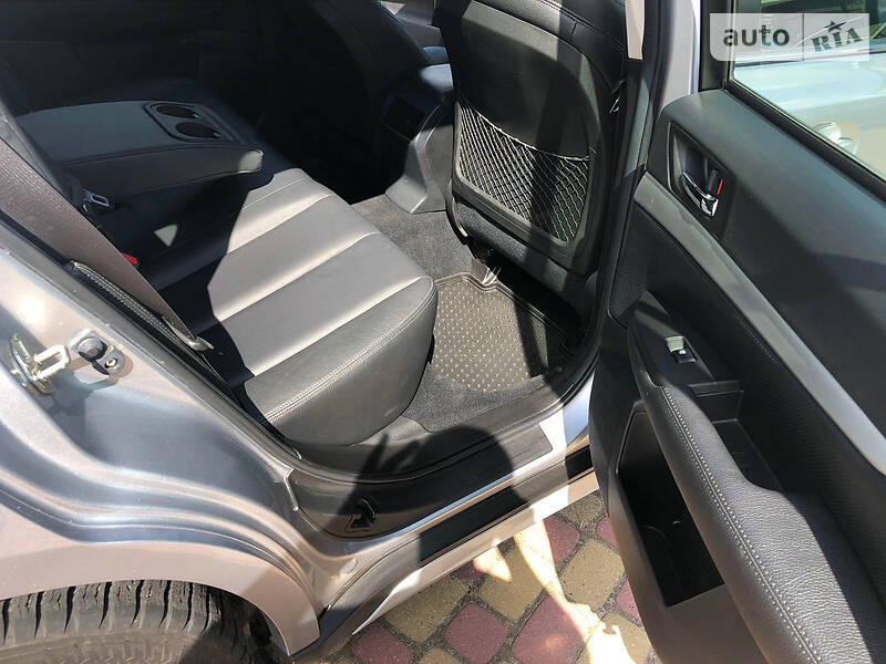 Позашляховик / Кросовер Subaru Outback 2013 в Рава-Руській