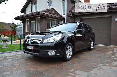 Внедорожник / Кроссовер Subaru Outback 2010 в Нетешине