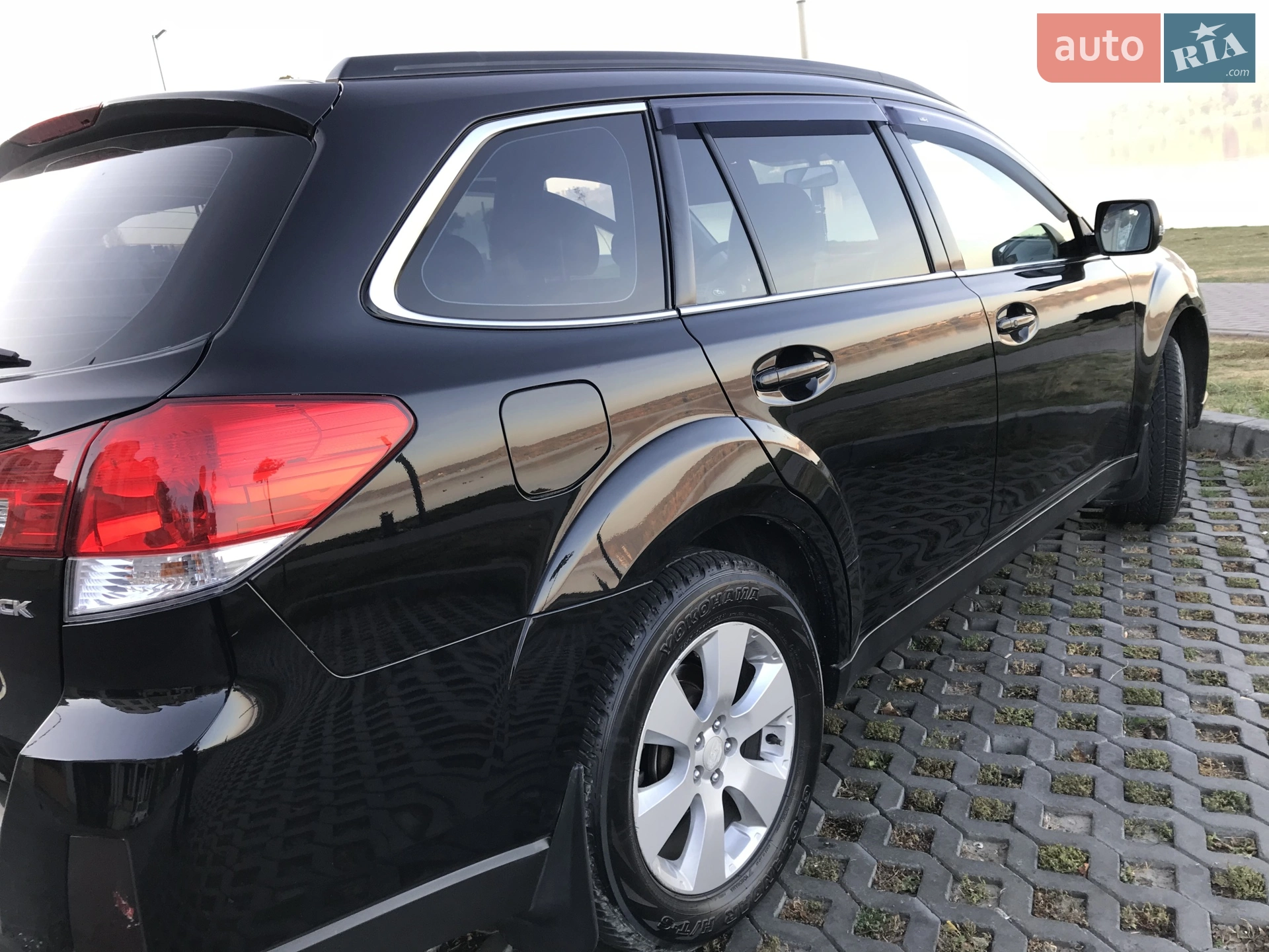 2011 Subaru Outback - мініатюра 2