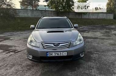 Универсал Subaru Outback 2010 в Вараше