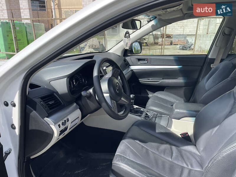 Универсал Subaru Outback 2011 в Львове