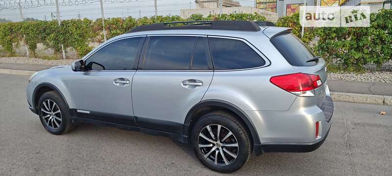 Універсал Subaru Outback 2012 в Дніпрі