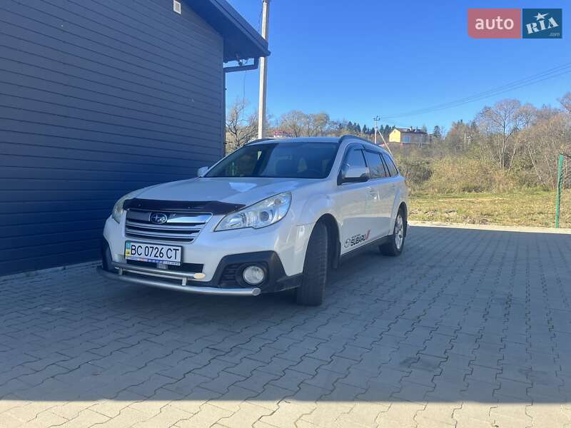 Универсал Subaru Outback 2013 в Сходнице