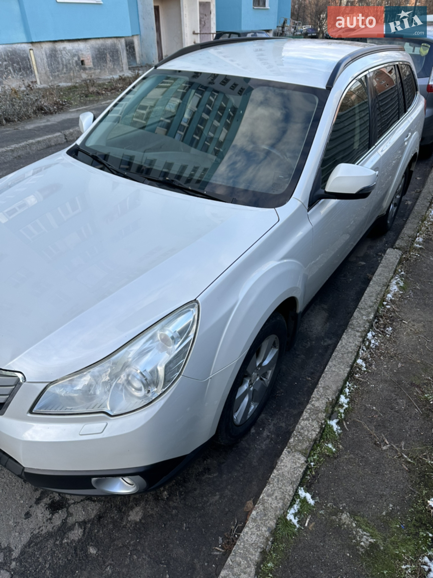 2011 Subaru Outback - мініатюра 2