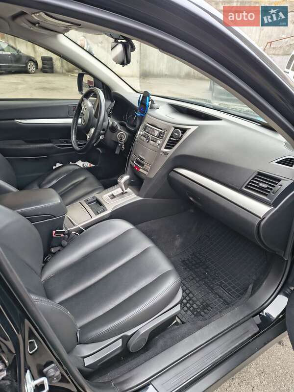 Универсал Subaru Outback 2011 в Киеве