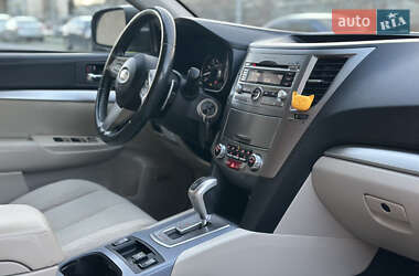 Универсал Subaru Outback 2010 в 