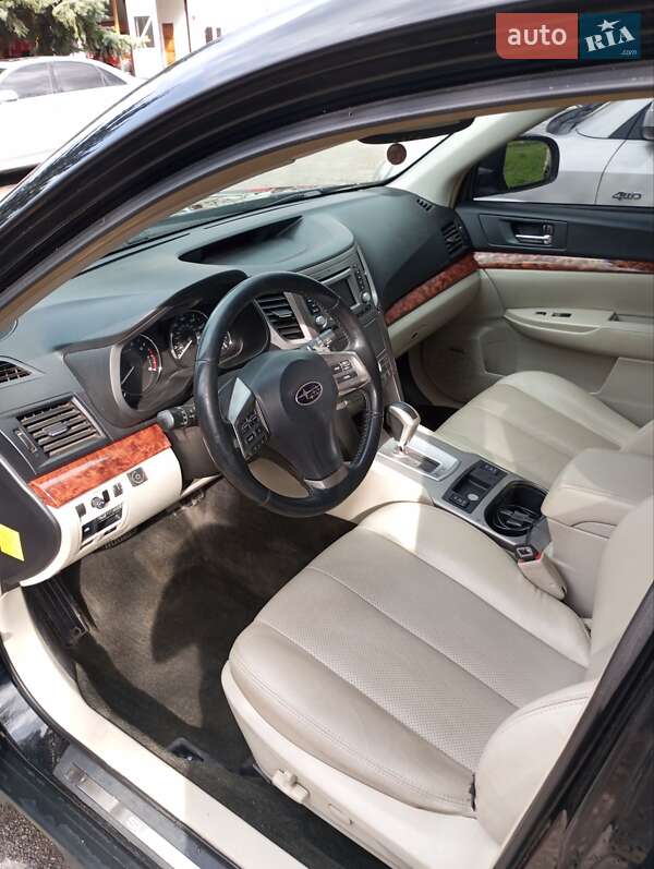 Універсал Subaru Outback 2012 в Дрогобичі