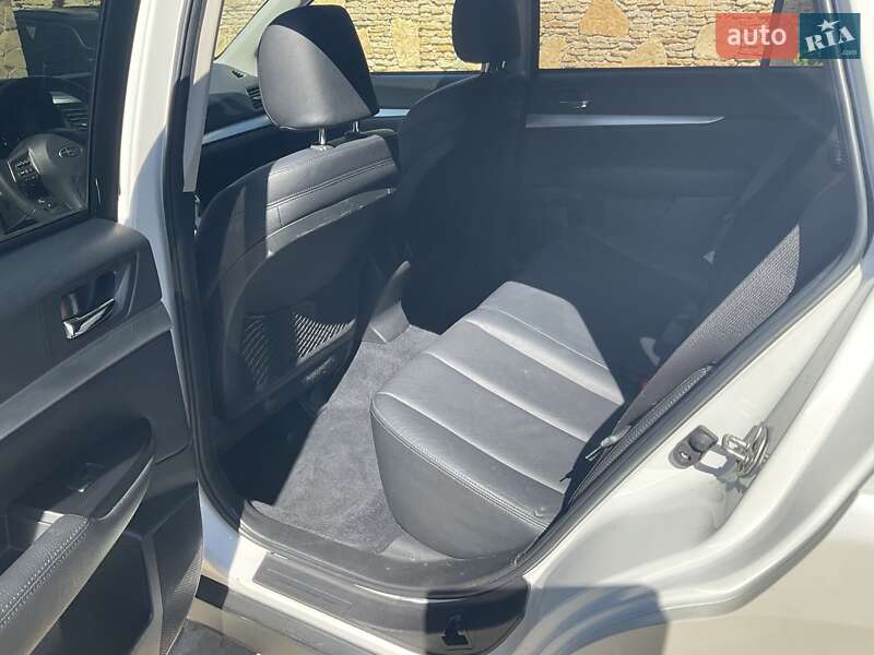 Универсал Subaru Outback 2014 в Ровно