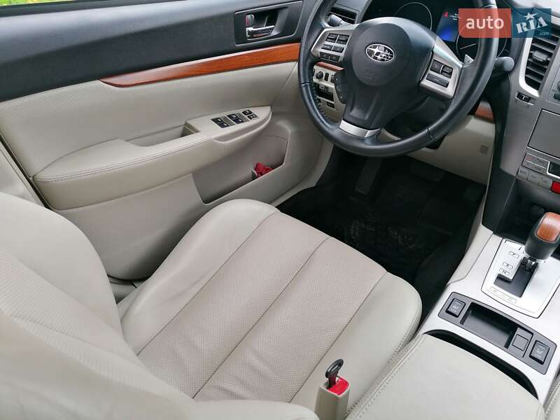 Универсал Subaru Outback 2013 в Каменском