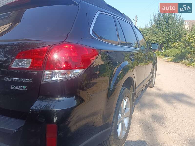 Универсал Subaru Outback 2013 в Каменском