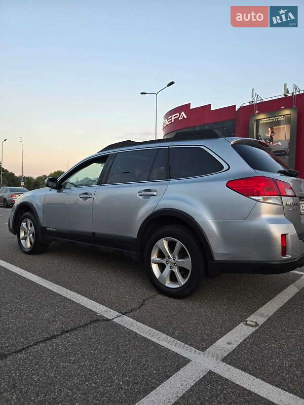 Универсал Subaru Outback 2012 в Киеве