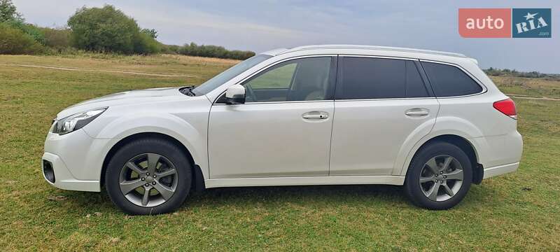 Универсал Subaru Outback 2014 в Вараше