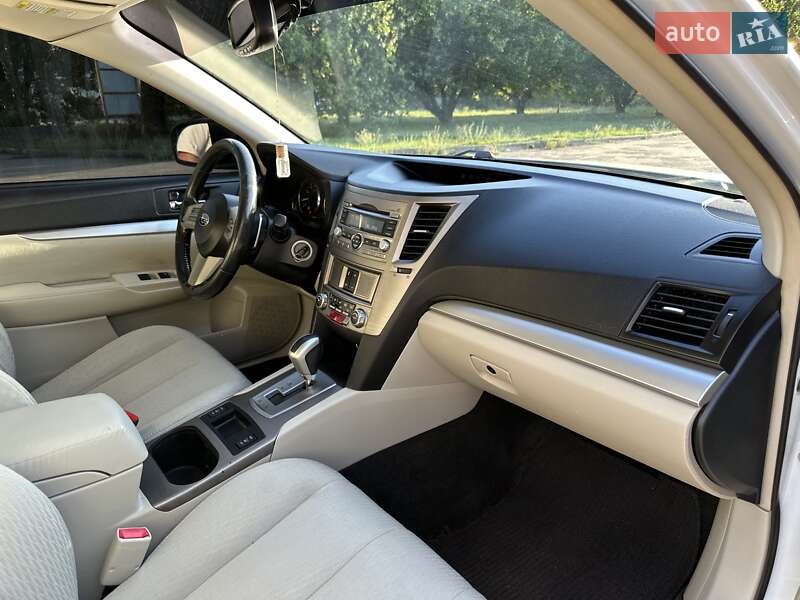 Універсал Subaru Outback 2011 в Дніпрі