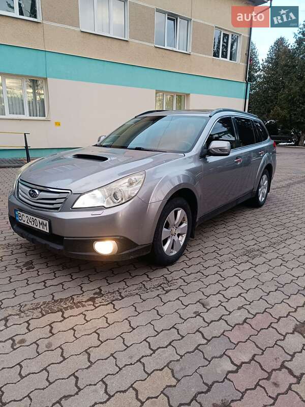 Универсал Subaru Outback 2010 в Яремче