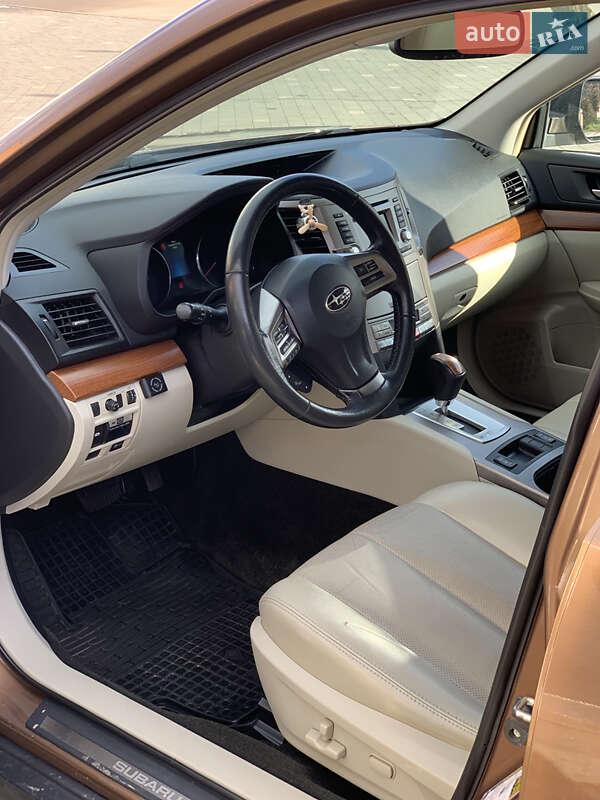 Универсал Subaru Outback 2013 в Ужгороде