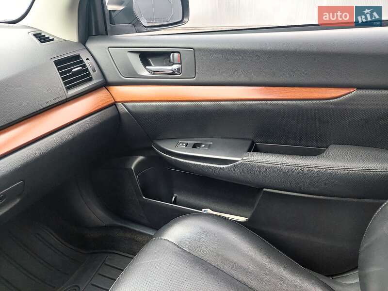 Универсал Subaru Outback 2012 в Киеве