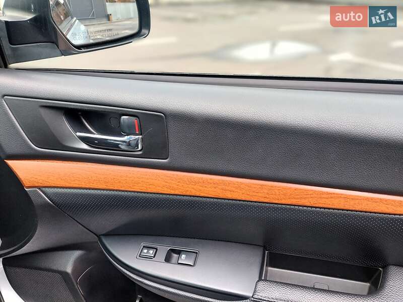 Универсал Subaru Outback 2012 в Киеве