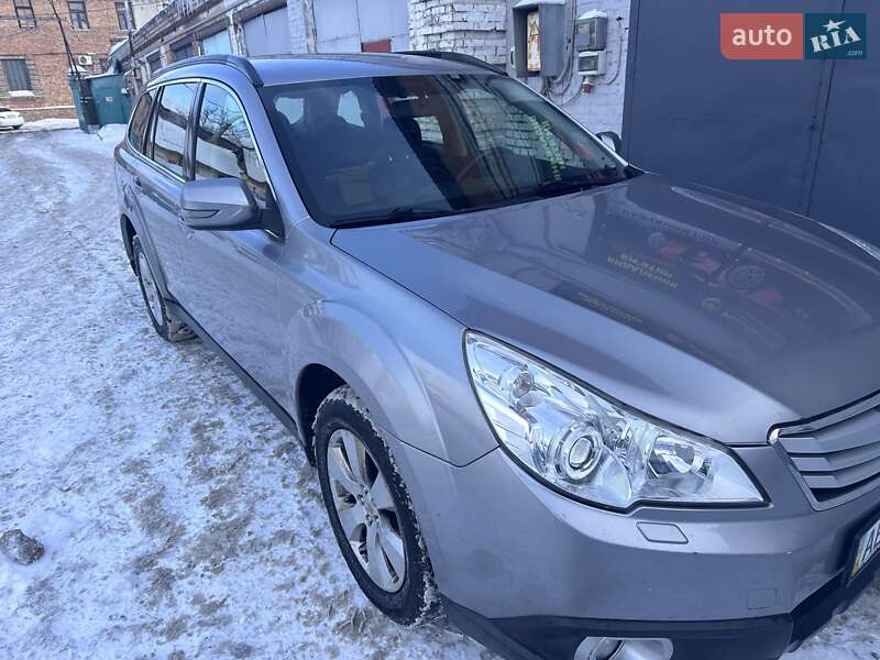 Универсал Subaru Outback 2010 в Киеве
