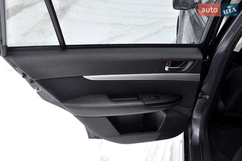 Универсал Subaru Outback 2010 в Львове