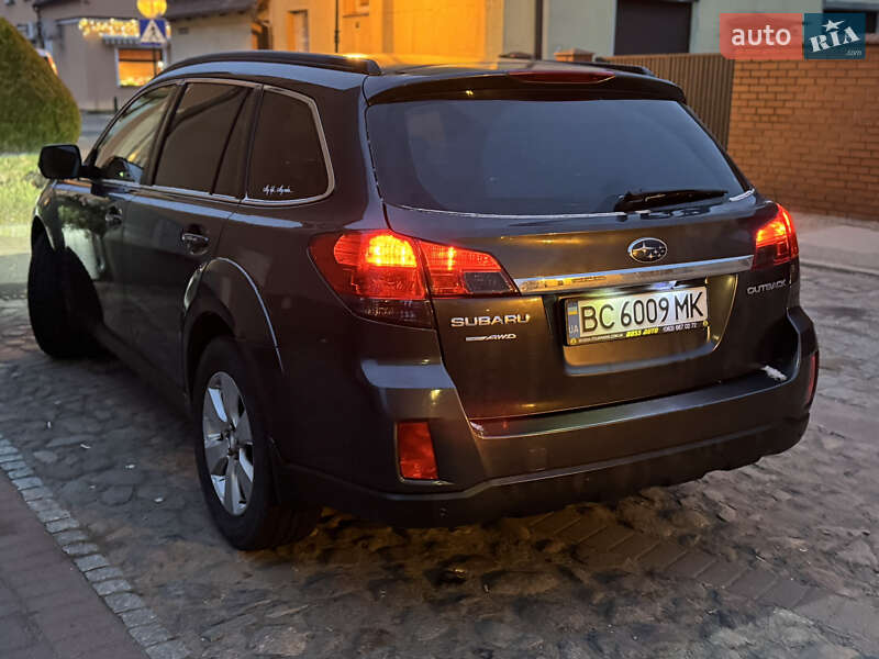 Универсал Subaru Outback 2010 в Львове