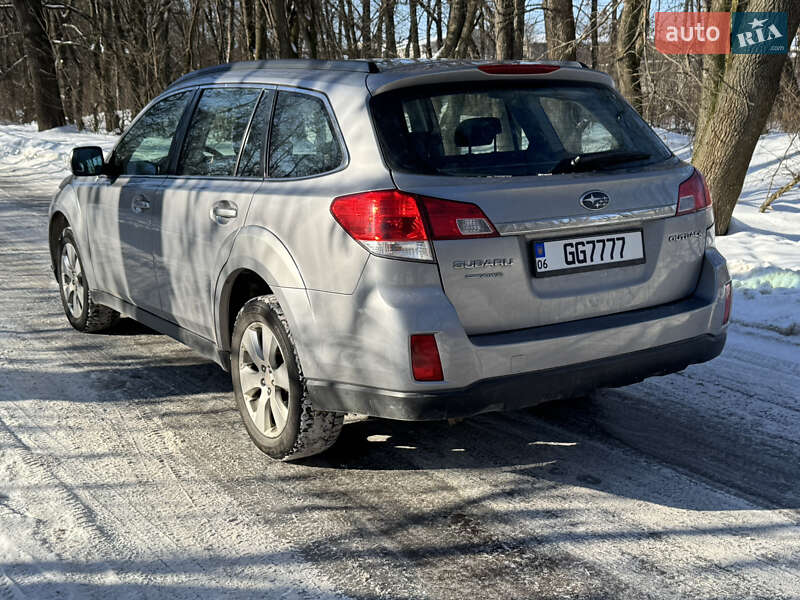 Універсал Subaru Outback 2010 в Житомирі