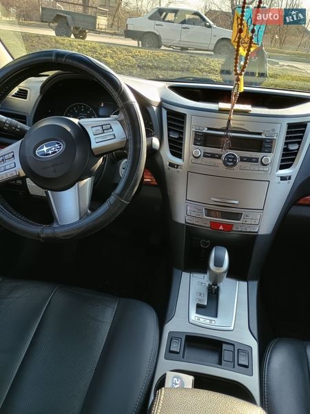 Универсал Subaru Outback 2010 в Каменском