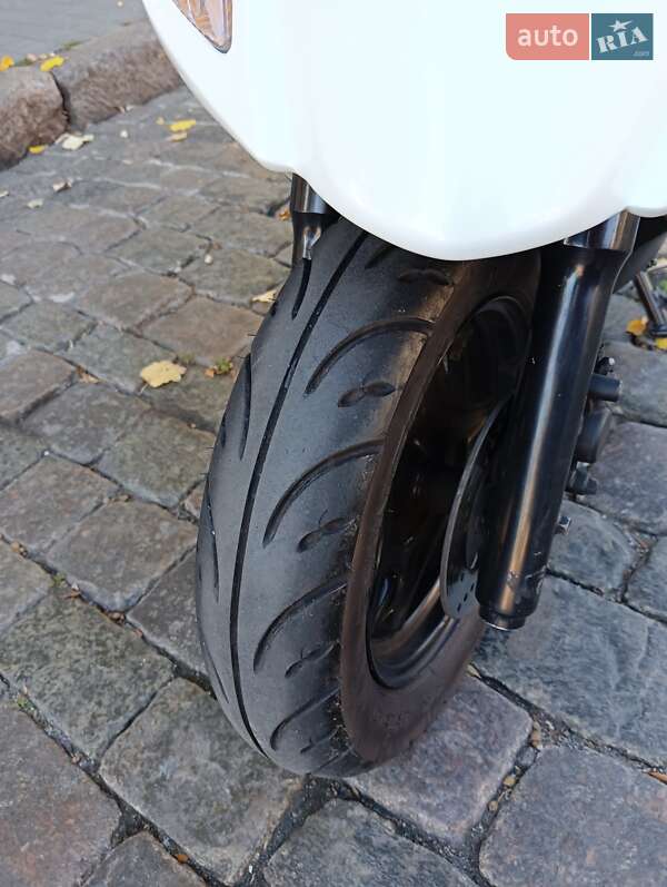 Макси-скутер Suzuki Address V125 2012 в Одессе