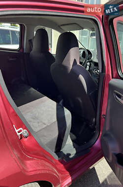 Хэтчбек Suzuki Alto 2011 в 