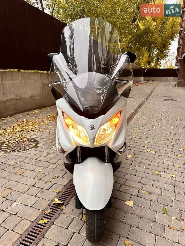 Макси-скутер Suzuki Burgman 200 2015 в Днепре