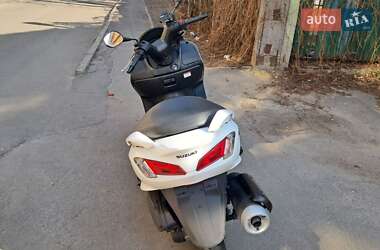 Макси-скутер Suzuki Burgman 2016 в 
