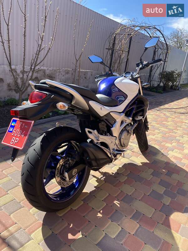 Мотоцикл Без обтікачів (Naked bike) Suzuki Gladius 400 2010 в Зіньківі