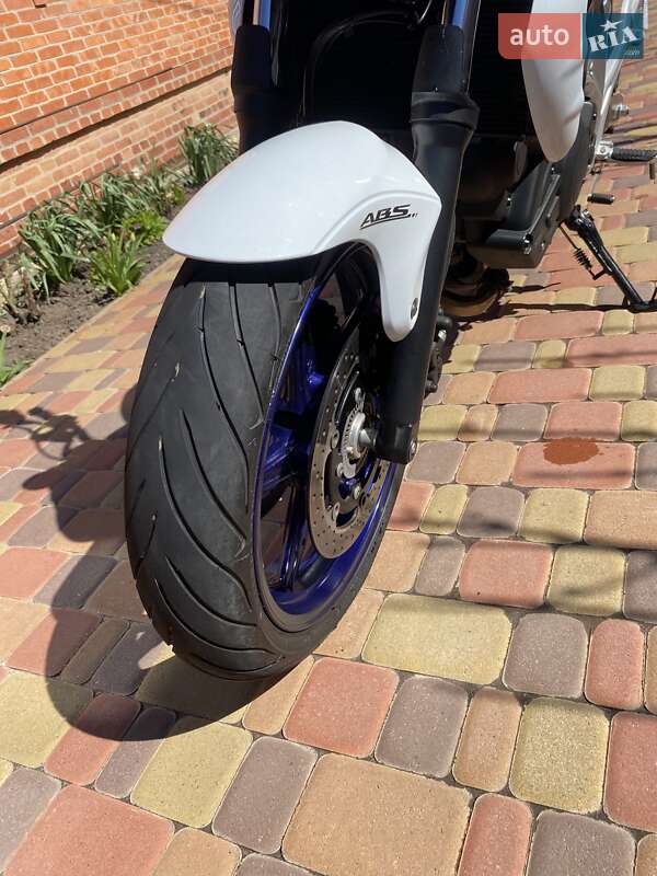 Мотоцикл Без обтікачів (Naked bike) Suzuki Gladius 400 2010 в Зіньківі