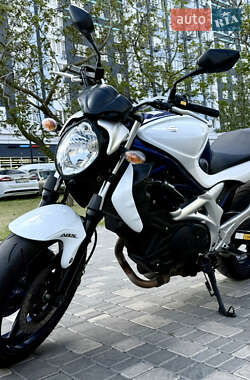 Мотоцикл Спорт-туризм Suzuki Gladius 400 2010 в 