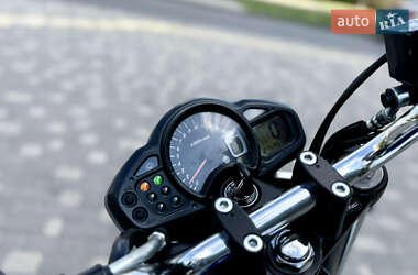 Мотоцикл Спорт-туризм Suzuki Gladius 400 2010 в 