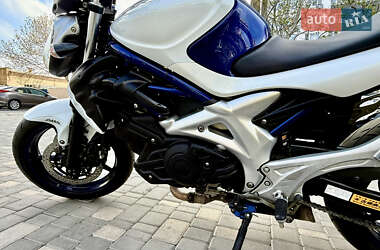 Мотоцикл Спорт-туризм Suzuki Gladius 400 2010 в 