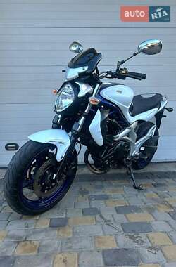 Мотоцикл Многоцелевой (All-round) Suzuki Gladius 400 2010 в 
