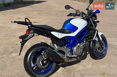 Мотоцикл Без обтекателей (Naked bike) Suzuki Gladius 400 2012 в 