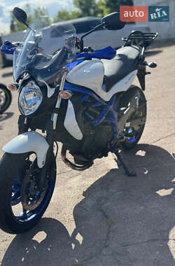 Мотоцикл Без обтекателей (Naked bike) Suzuki Gladius 400 2012 в 