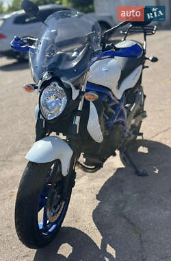 Мотоцикл Без обтекателей (Naked bike) Suzuki Gladius 400 2012 в 