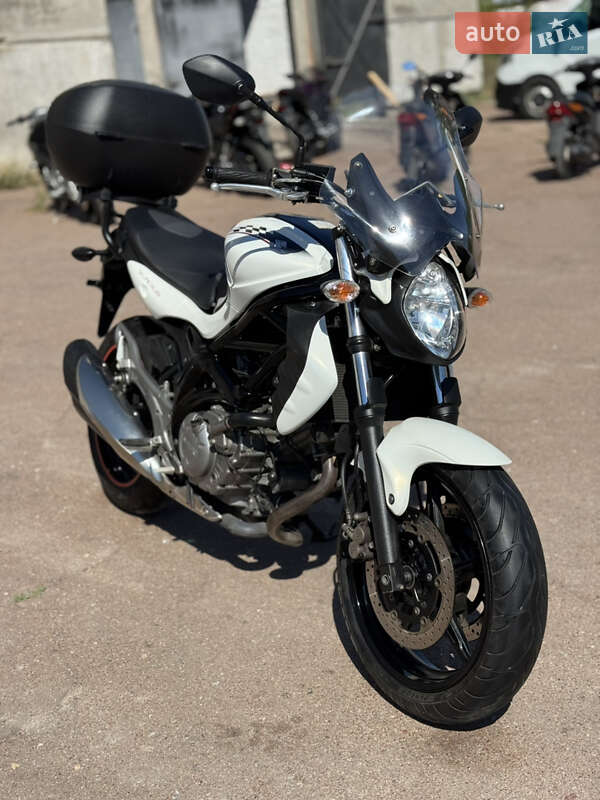 Мотоцикл Без обтекателей (Naked bike) Suzuki Gladius 400 2012 в Сновске