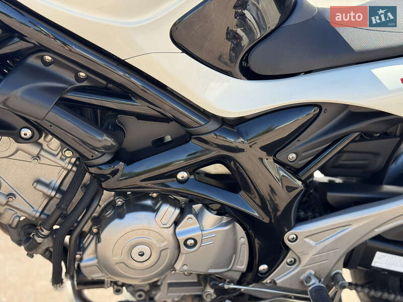 Мотоцикл Без обтекателей (Naked bike) Suzuki Gladius 400 2012 в Сновске