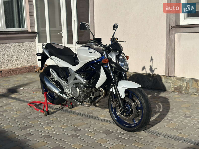 Мотоцикл Без обтекателей (Naked bike) Suzuki Gladius 400 2011 в Львове